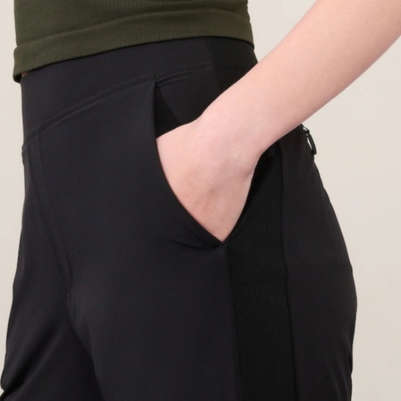 Athleta Brooklyn textured Mid rise ankle black light weight pants Sz-6 Q5 - Picture 2 of 16